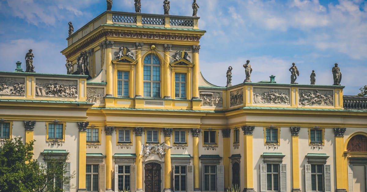 Visiting Warsaw Rising Museum with luggage - The Exteriors of Willanow Palace