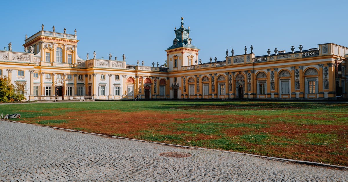 Visiting Warsaw Rising Museum with luggage -  Museum of King John III's Palace in Poland