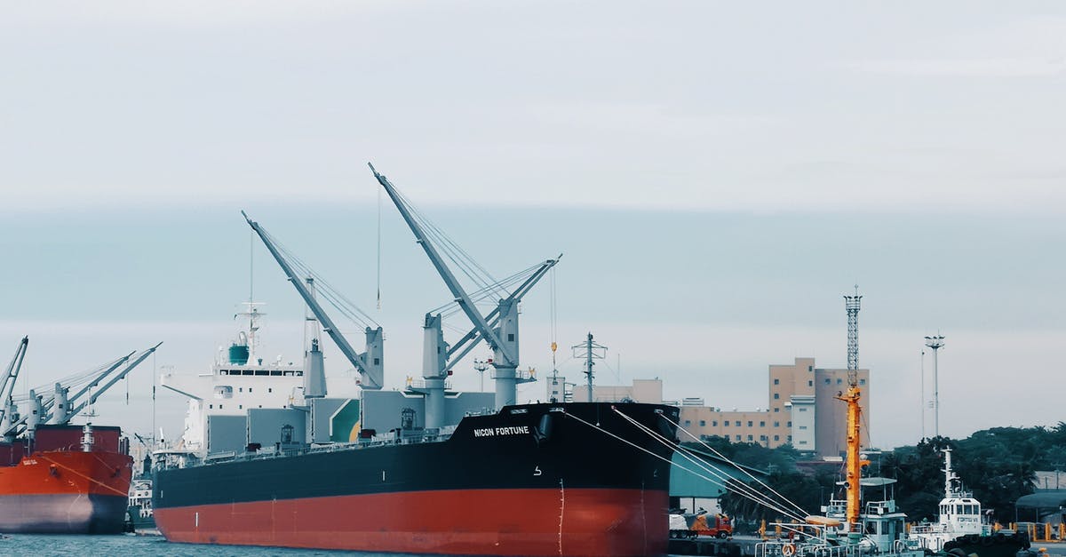 What are the security procedures at Holyhead ferry port? - Photo of Ships on Port