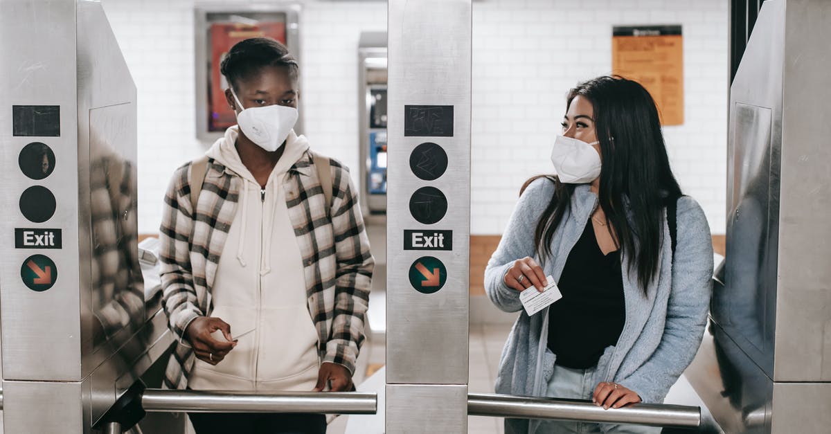 What are the UK departure and re-entry rules? - Diverse women in mask entering metro