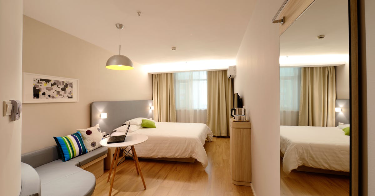 What is a "French bed room" in German hotel terminology? - Bedroom Interior Setup