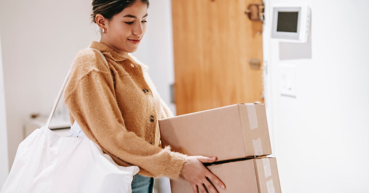 What is the most efficient way to pack a bag? - Smiling woman with shopping bag and packed goods