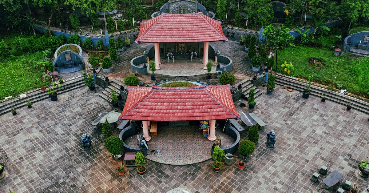 What options do I have to go from Bukit Batok to the Chinese Gardens in Singapore? - From above of Chinese pagoda with red roofs placed in green park with stylish landscape design in daylight
