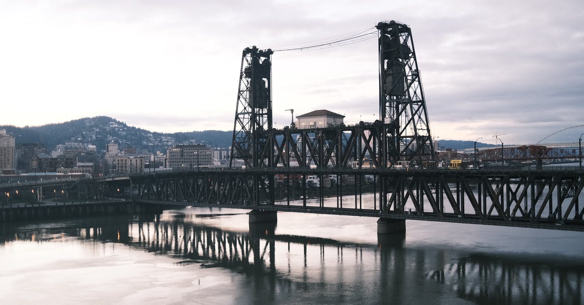 What publicly accessible vantage points exist in Portland, Oregon? - Bridge over River