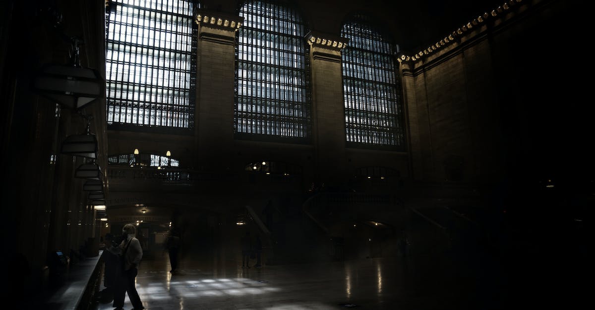 What rights do passengers have when flights in the USA are delayed? - People inside Grand Central Terminal