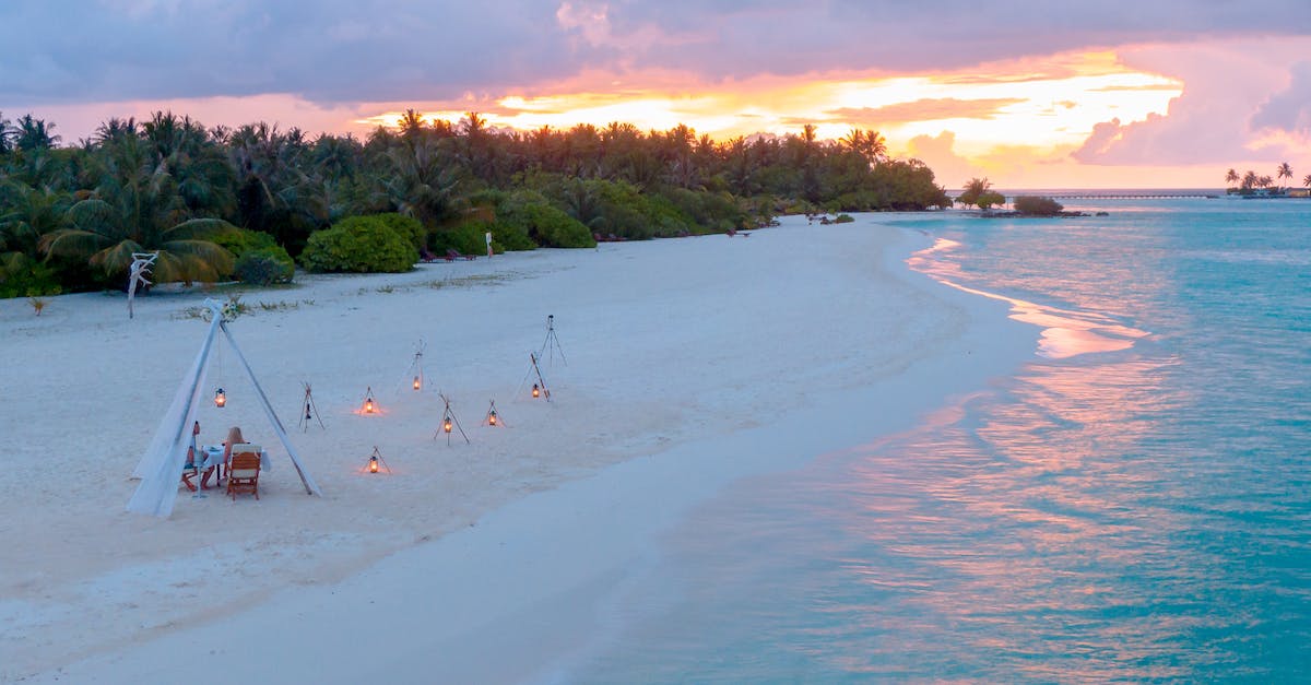 When do CIV conditions for delayed travelers apply? - Maldives Romantic Couple Activities by Asad.Photo