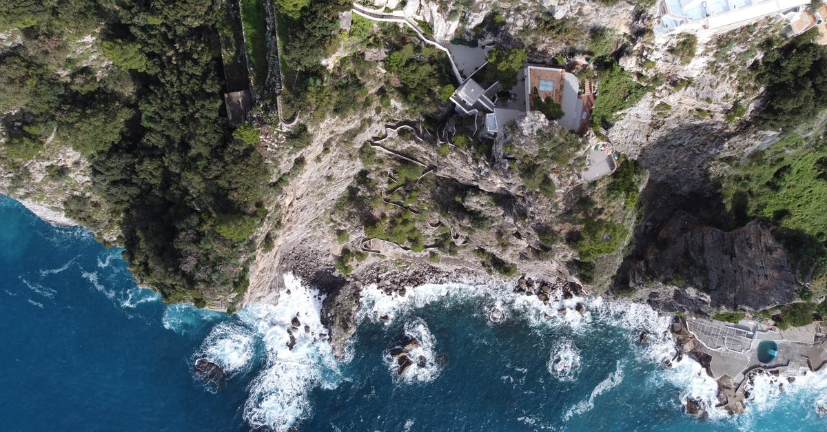 Where's this cliff in Charlevoix Québec? - White Concrete House on Cliff Beside Body of Water