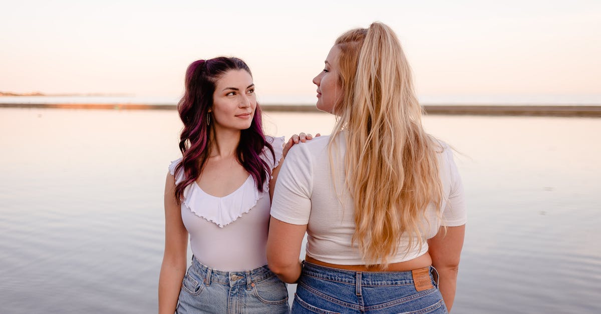 Where's this shore look out in Oregon? [closed] - Positive females standing on seashore in summer day