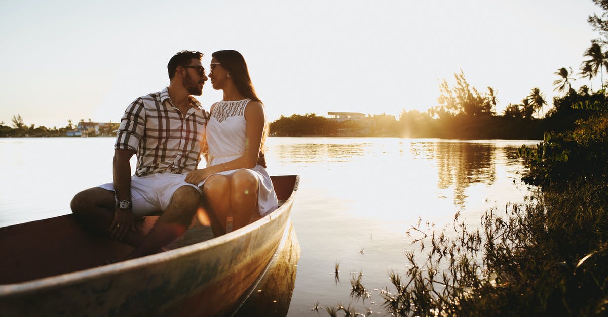 Where's this shore look out in Oregon? [closed] - Young bearded man and woman in summer dress cuddling while sitting in traditional wooden boat on lake shore and looking at each other