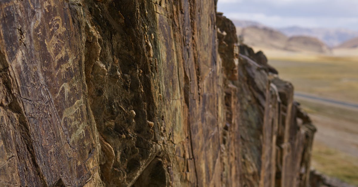 Where is the petroglyph of Vågan, Norway? - Mountain surface with ancient petroglyphic drawings