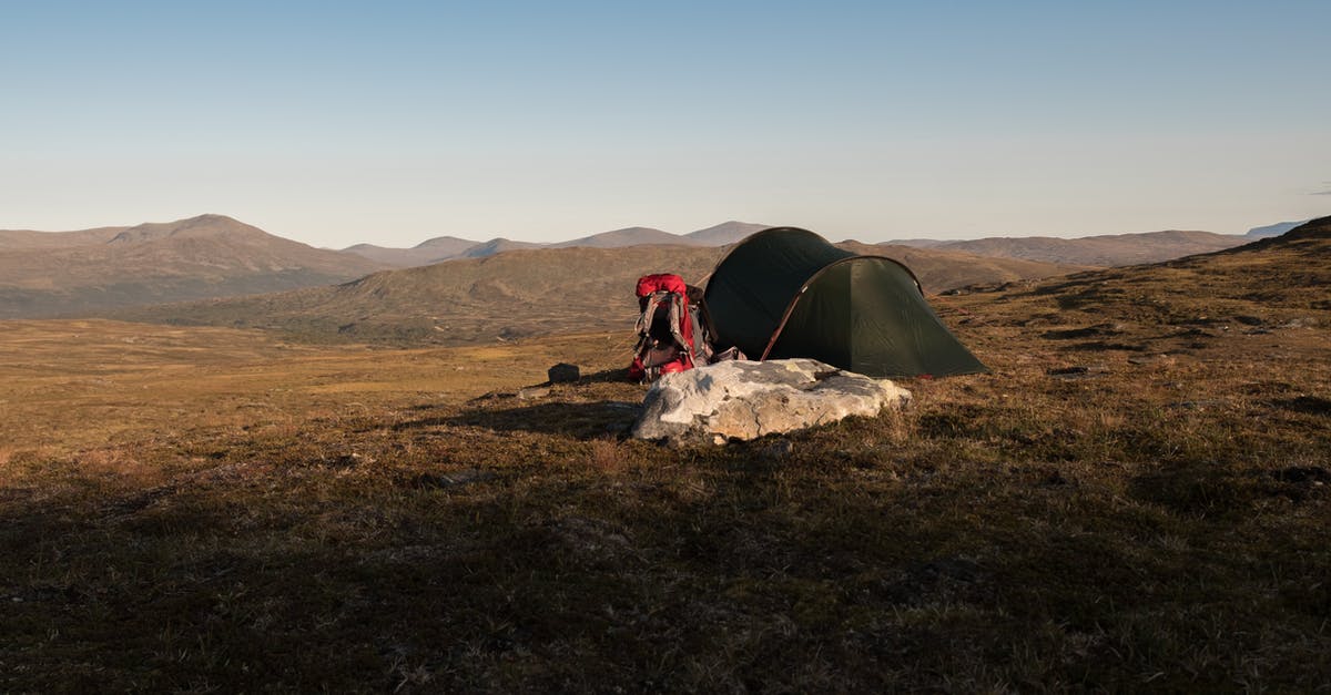 Whole week camping on O'ahu (Hawaii) possible? - 2 People Sitting on Brown Grass Field