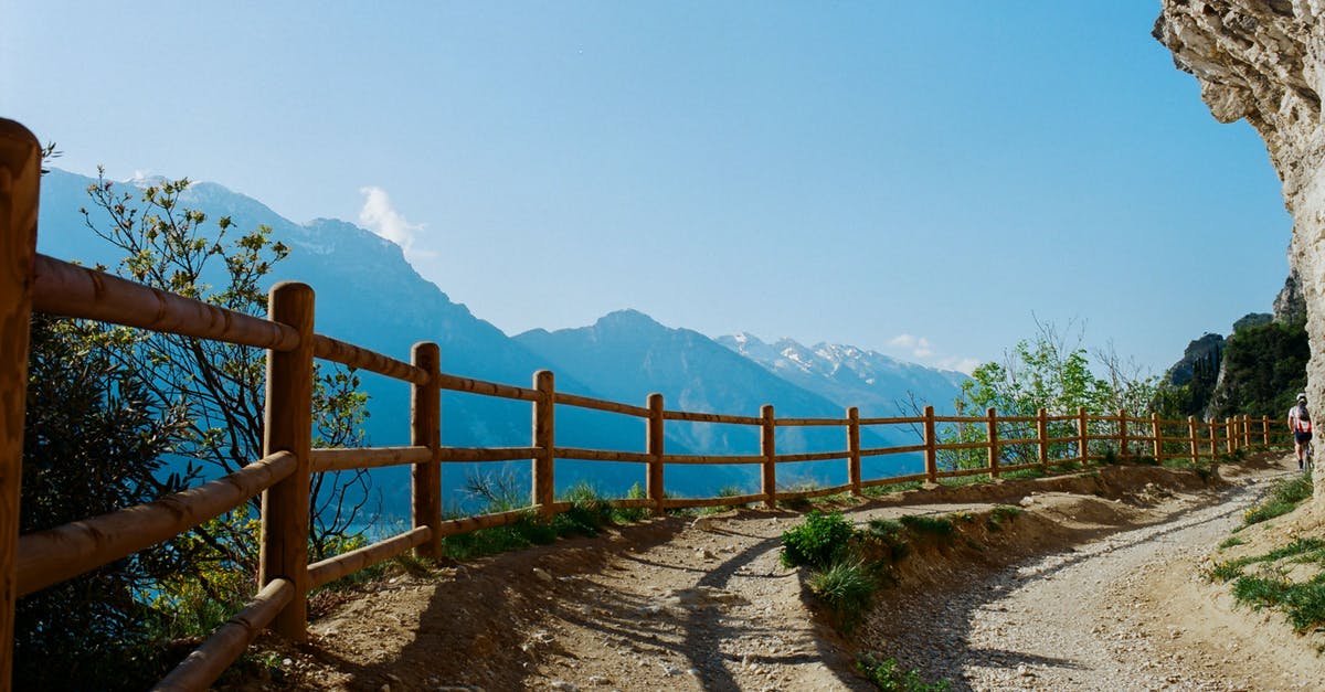 Why are Chinese mountains scaled by steps? (instead of winding paths) - Pathway in highland area with fence