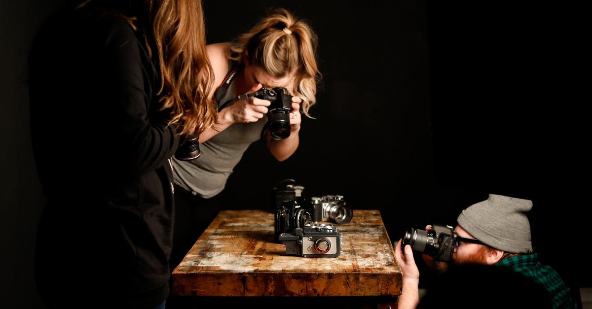 Why are Korean girls camera shy? - People Taking Pictures of Vintage Cameras