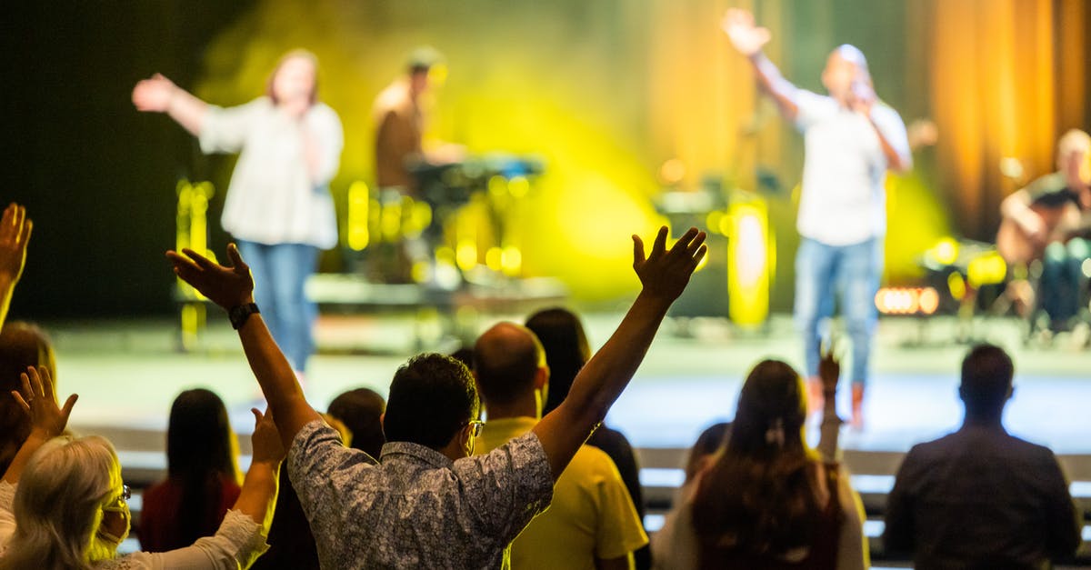 Why won't my bus show up on greyhound's live tracker website? - Spectators with raised hands enjoying concert