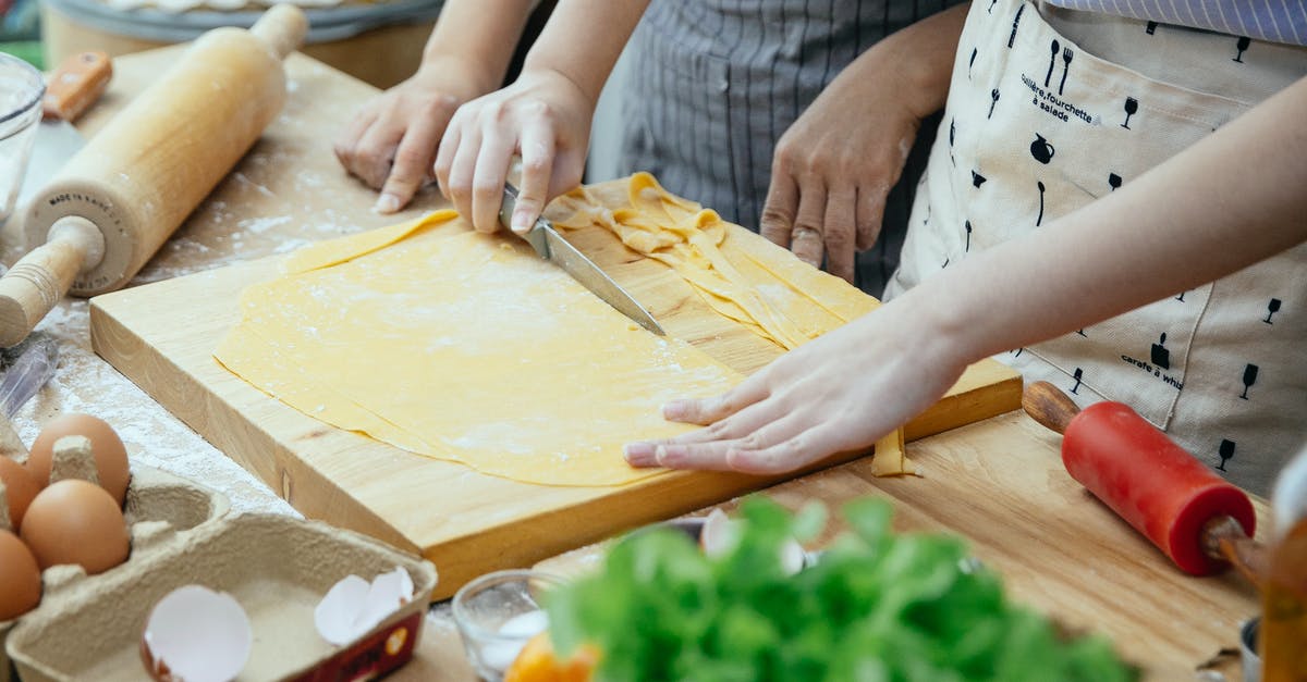 WiFi on board Lufthansa long haul - Women making homemade pasta in kitchen